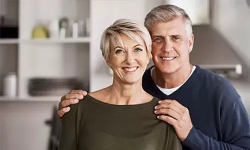 Woman happy with rewards - Oregon State Credit Union